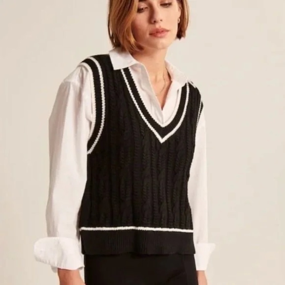 Never Worn - Abercrombie & Fitch White & Navy Sweater Vest